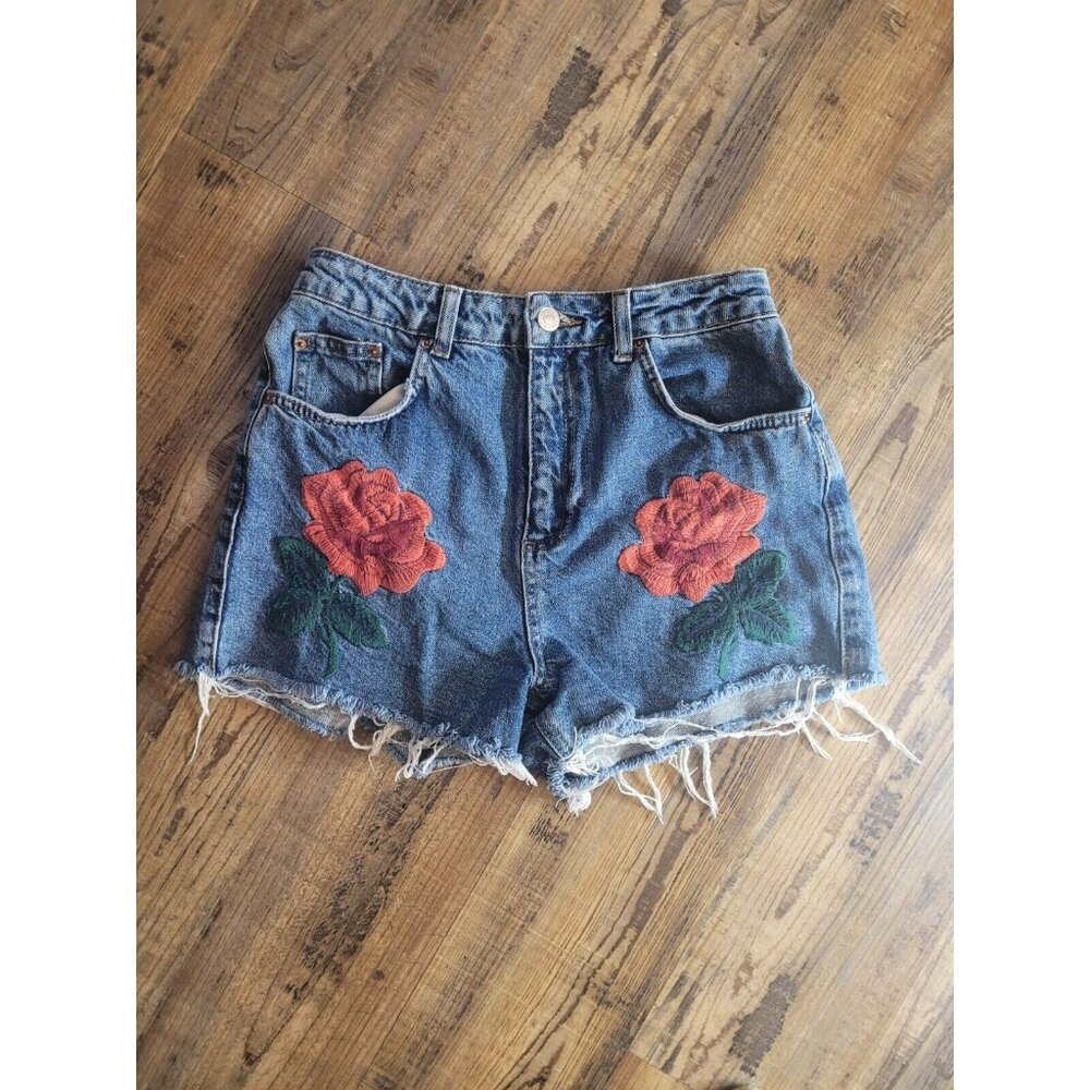Topshop Moto Mom Cut Off Shorts With Embroidered Roses Size 6